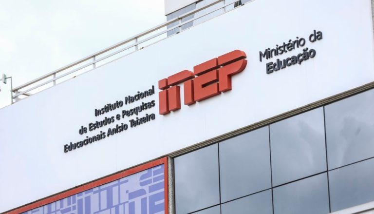 Governo vai suspender implementação do novo ensino médio e mudanças no Enem