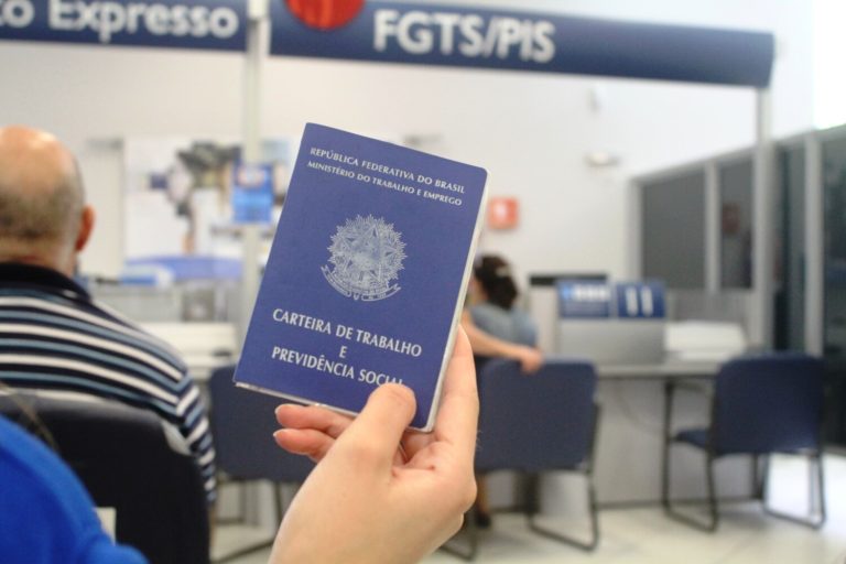 Consulta a lote extra do PIS é adiada. Veja quem tem direito