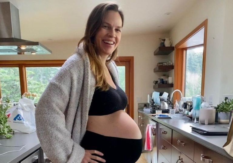Hilary Swank anuncia o nascimento dos filhos gêmeos