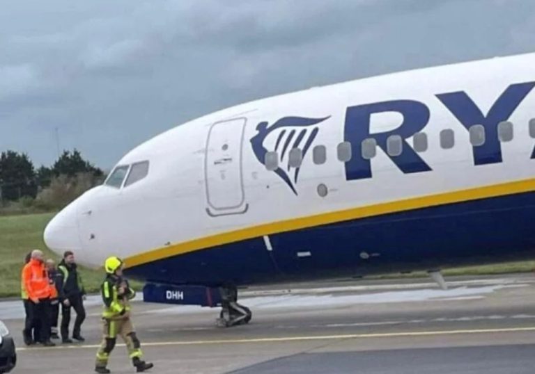 Avião sofre falha durante pouso e roda dianteira arrebenta em colisão