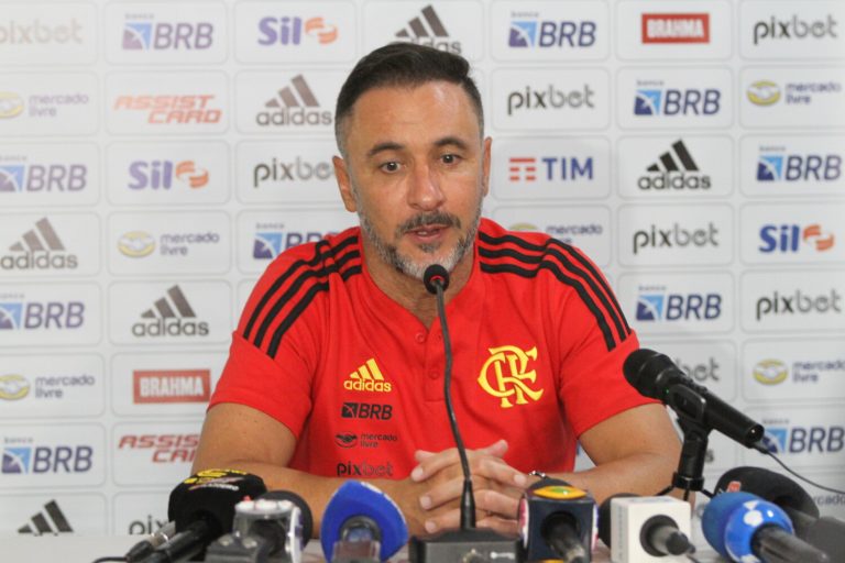Após perda de títulos, Flamengo oficializa demissão de Vítor Pereira
