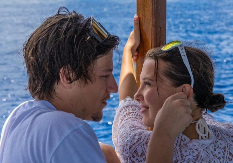 Millie Bobby Brown anuncia noivado aos 19 anos com filho do cantor Bon Jovi