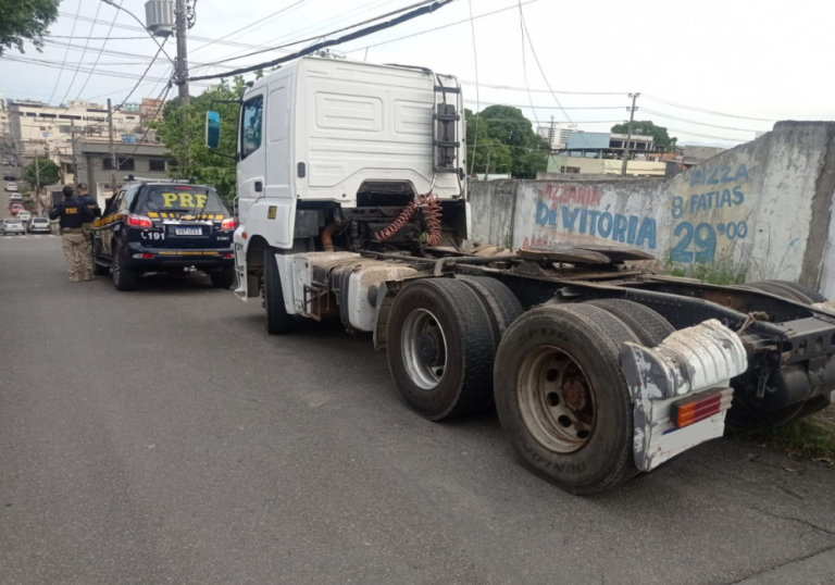 Bandidos furtam caminhão e trocam placa para enganar polícia no ES