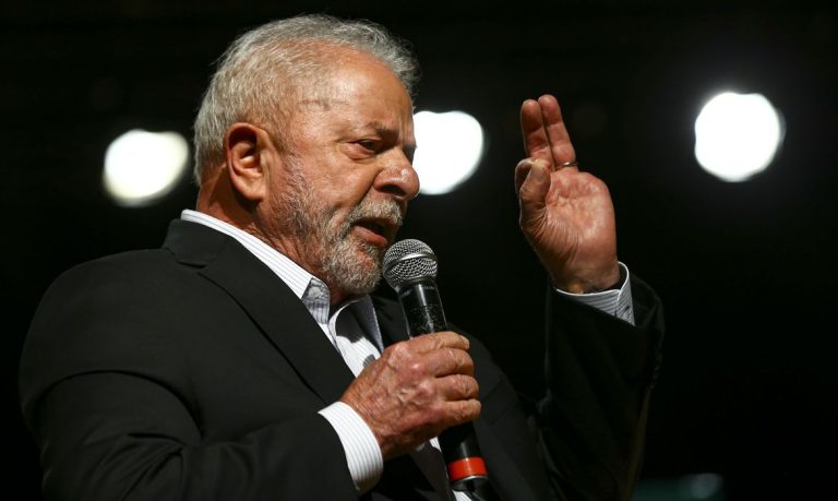 Lula diz na China que o Brasil “está de volta” ao cenário internacional
