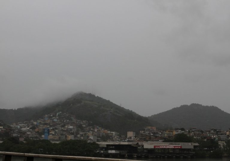 Frente fria deve provocar chuva e trovoadas no ES durante o fim de semana