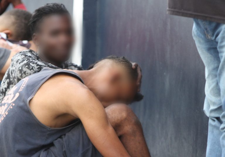 Casal é preso por furtar produtos em farmácia na Serra