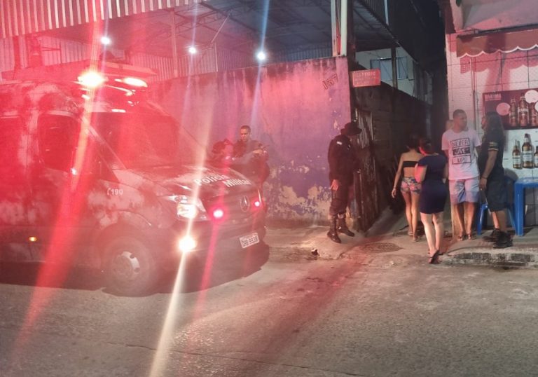 Homem é preso após jogar granada contra viatura em Vitória