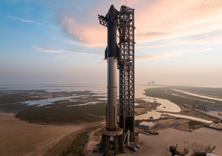 SpaceX se prepara para lançar foguete mais poderoso da história nesta segunda