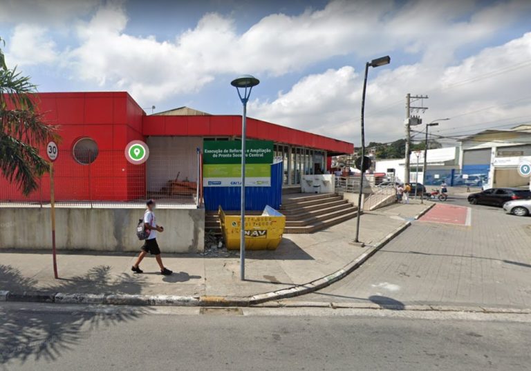 Parte de teto de hospital desaba e deixa mulher ferida em SP