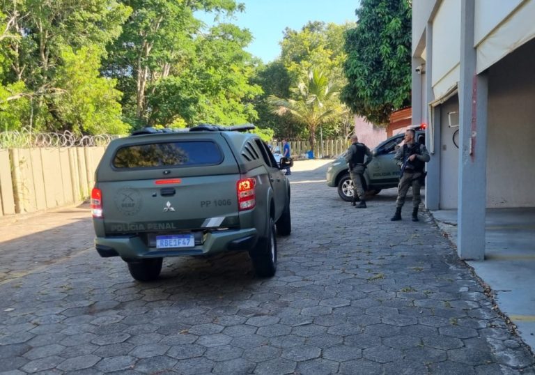 Georgeval Alves chega ao Fórum de Linhares para júri popular
