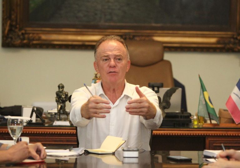 Casagrande veta projeto de aumento do próprio salário
