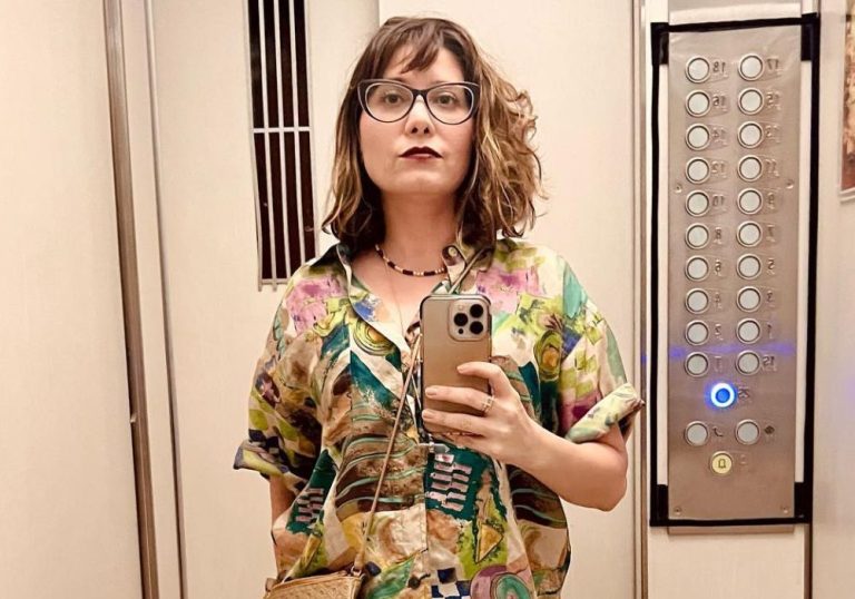 Atriz afirma que Marcius Melhem a beijou à força vestindo só uma toalha