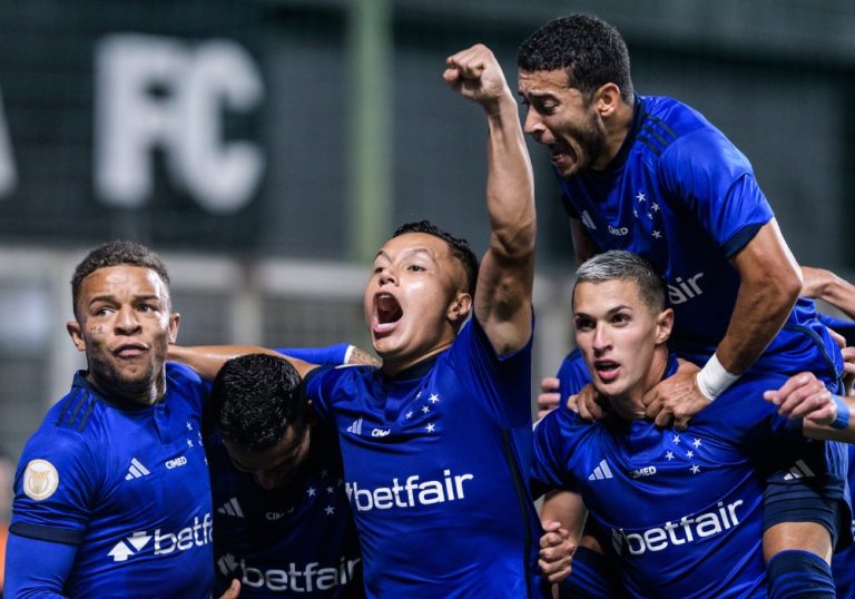 Bruno Rodrigues decide, Cruzeiro bate Grêmio e vence 1ª na volta à Série A