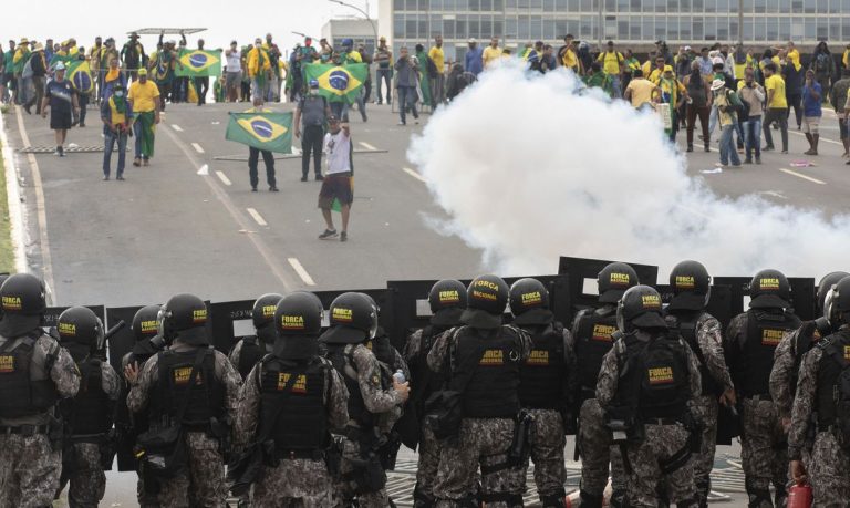 Moraes aceita denúncia contra outros 200 envolvidos em ataques de Brasília