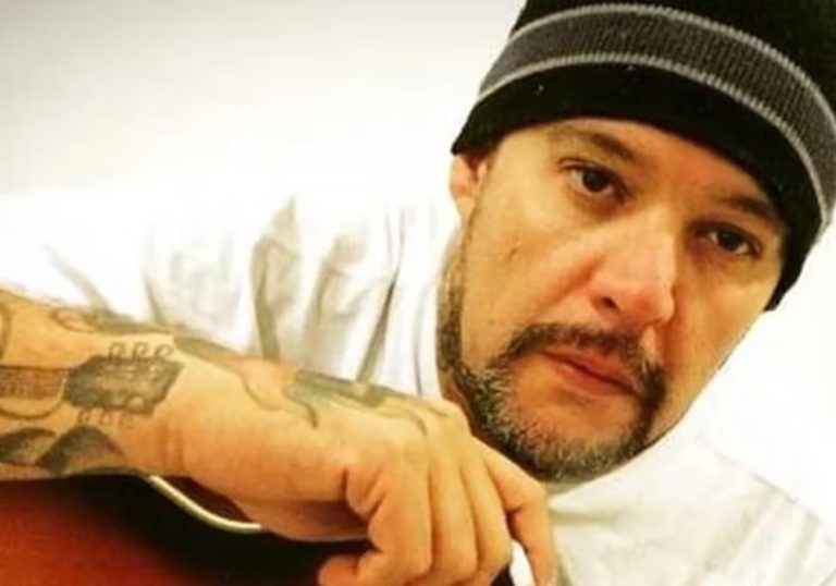 Reges Bolo, vocalista da banda “O Surto”, morre aos 52 anos