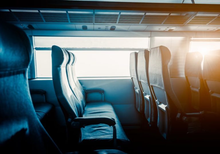 Idoso é preso dentro de ônibus ao passar mãos em pernas de passageira no ES