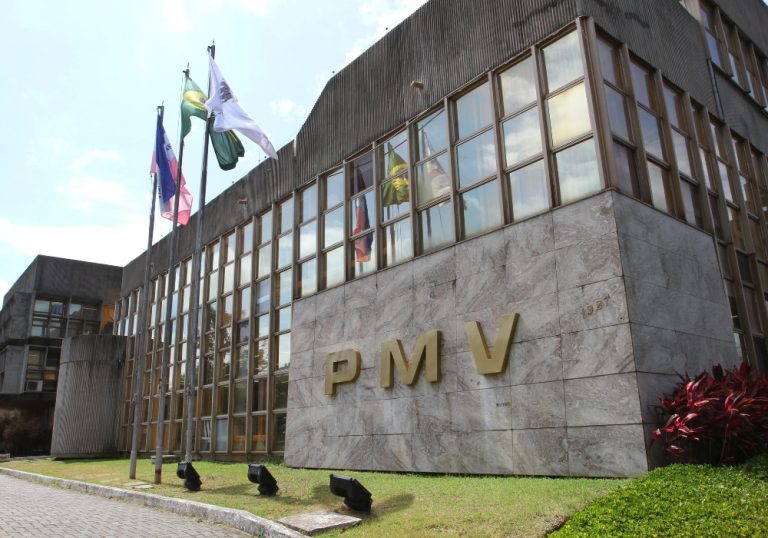 Servidores de Vitória vão receber adicional por tempo de serviço. Veja lista
