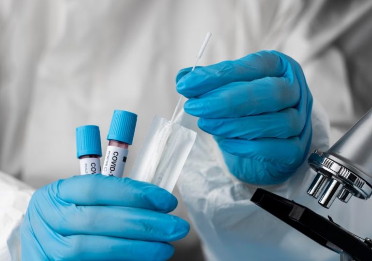 China retira exigência de teste PCR para viajantes que chegam ao país
