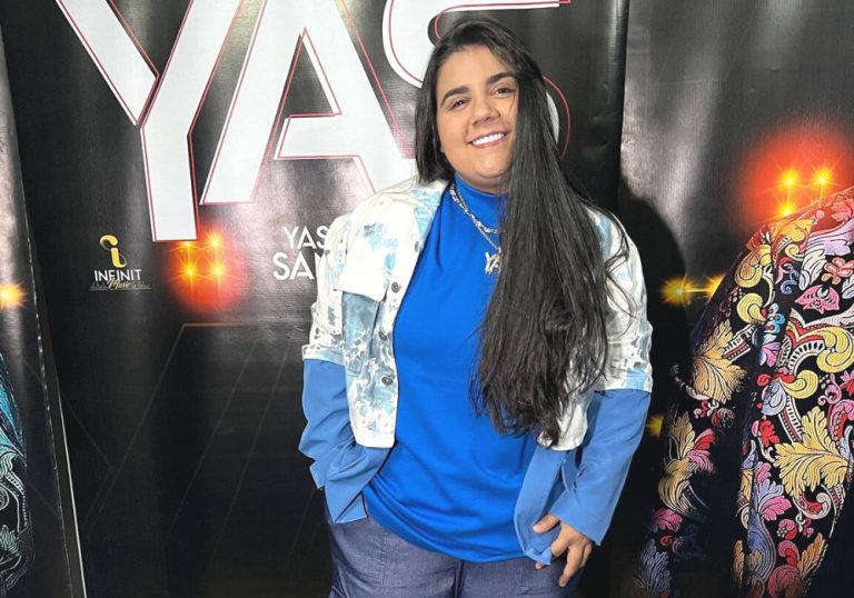 VÍDEO | Cantora Yasmin Santos é assaltada com arma na cabeça na porta de casa
