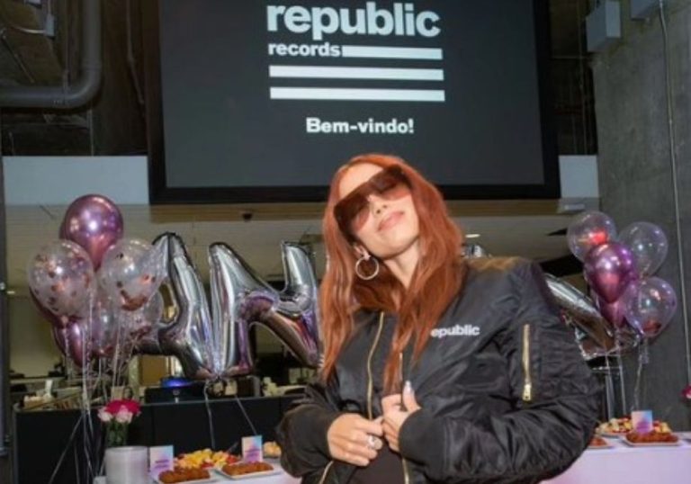 Anitta assina contrato com a Republic Records, mesma gravadora de Taylor Swift