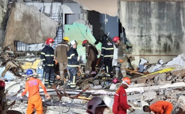 Duas pessoas morrem em desabamento de edifício em PE