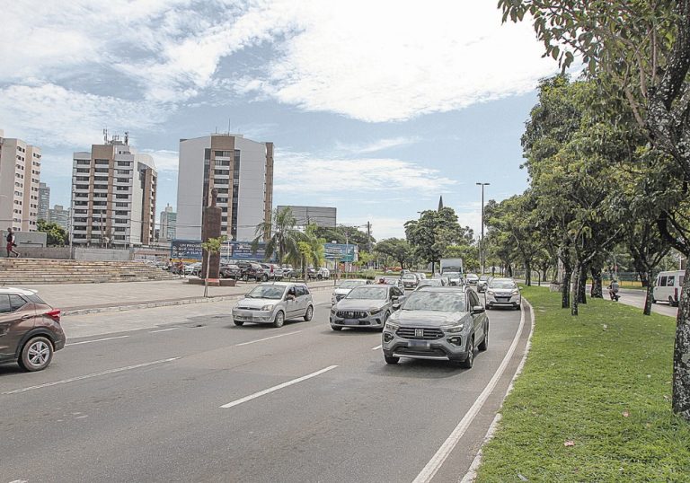 Dirigir carro sem placa causa prisão de até oito anos