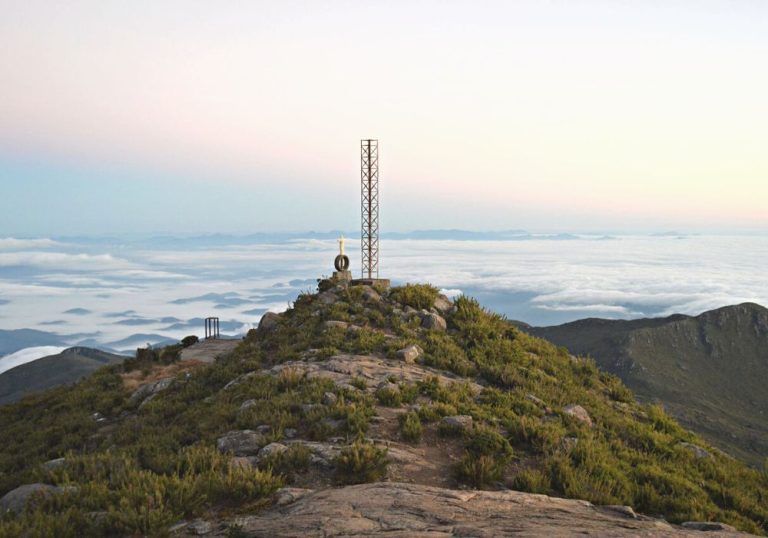 Alta temporada para subir o Pico da Bandeira, no Caparaó