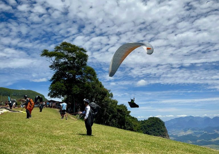 Roteiros de fé e voo livre atraem milhares de turistas em Castelo