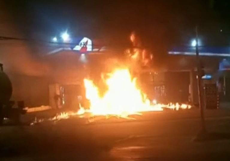 Vazamento de combustível provoca incêndio em posto em São Paulo