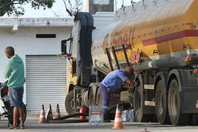 Petrobras reduz preço do diesel nas refinarias em R$ 0,38 por litro