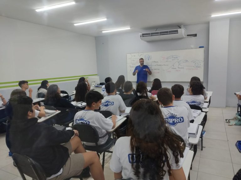 Unipró usa inteligência artificial como aliada dos alunos no ES