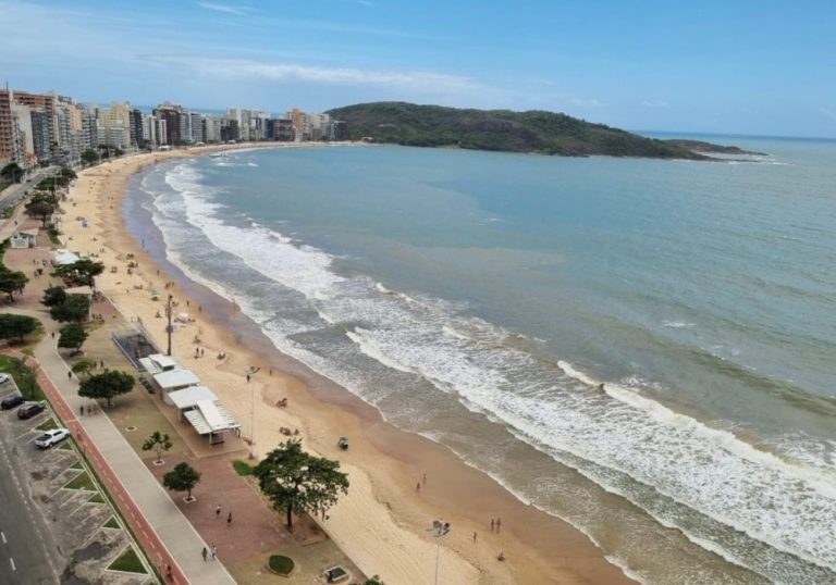 Criança que morreu ao cair do 8º andar recebe homenagens em Guarapari