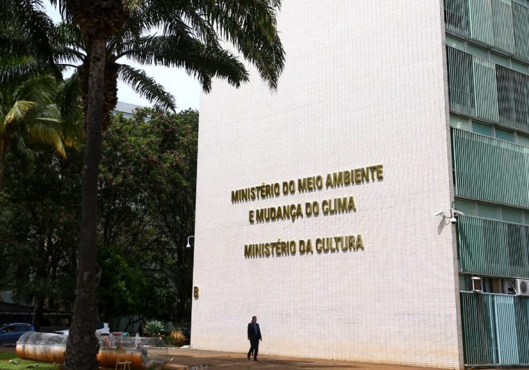 Governo anuncia concurso público para Funai e Ministério do Meio Ambiente