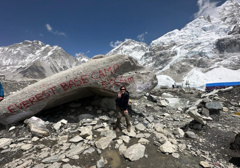 Capixaba comemora aniversário de 40 anos no Everest