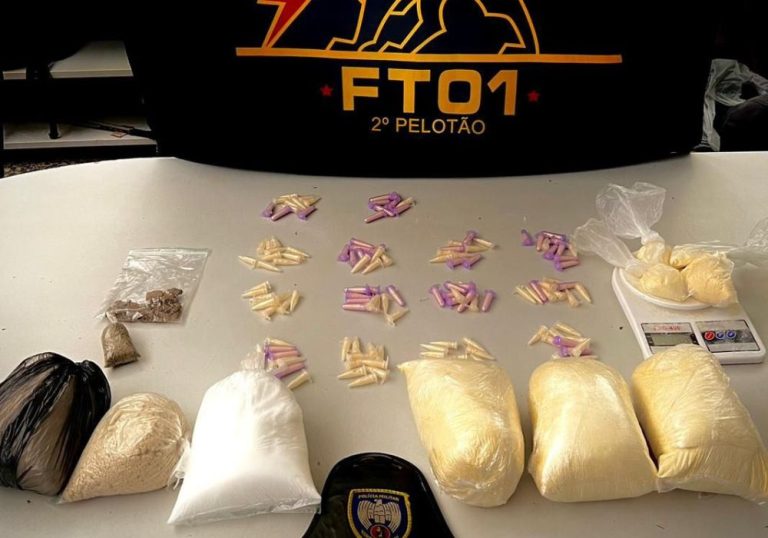Polícia persegue suspeitos de tráfico e apreende cocaína em Vitória