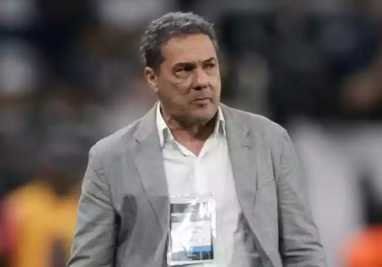 Luxemburgo estreia no Corinthians com derrota na Libertadores