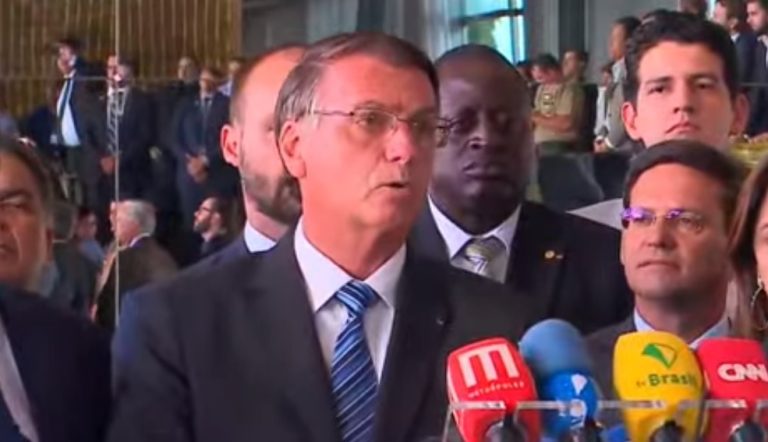 Bolsonaro sabia de fraude em cartão de vacinação, diz PF