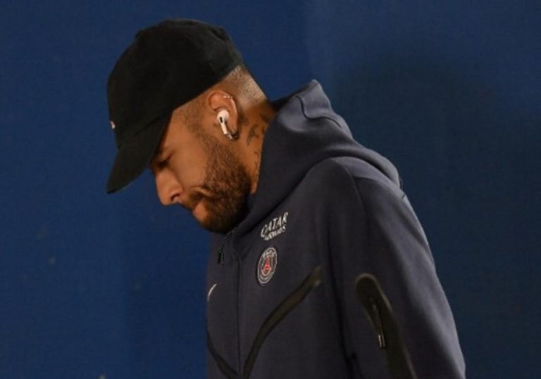 Neymar responde torcedores do PSG e clube reforça segurança na casa do jogador