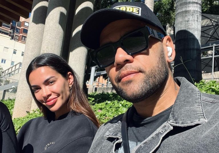 Ex de Daniel Alves, Joana Sanz diz falar com o jogador todos os dias