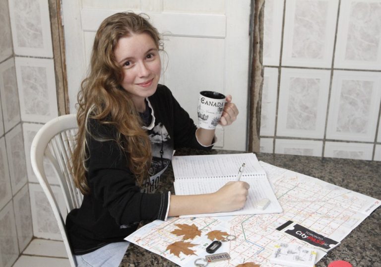 Abertas 150 vagas para estudar fora do País