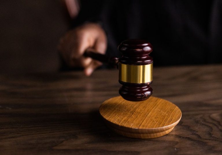 Justiça determina que banco devolva R$ 9.400 a homem que caiu no golpe do Tinder