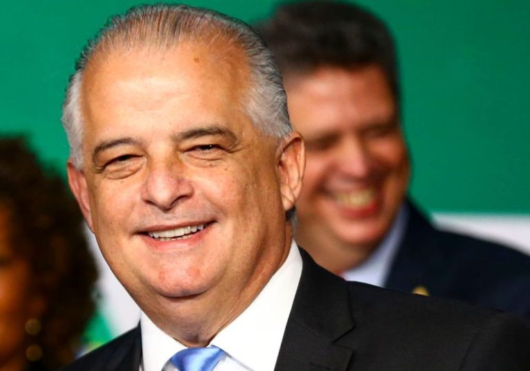 Privatizar Porto de Santos está fora de cogitação, diz ministro