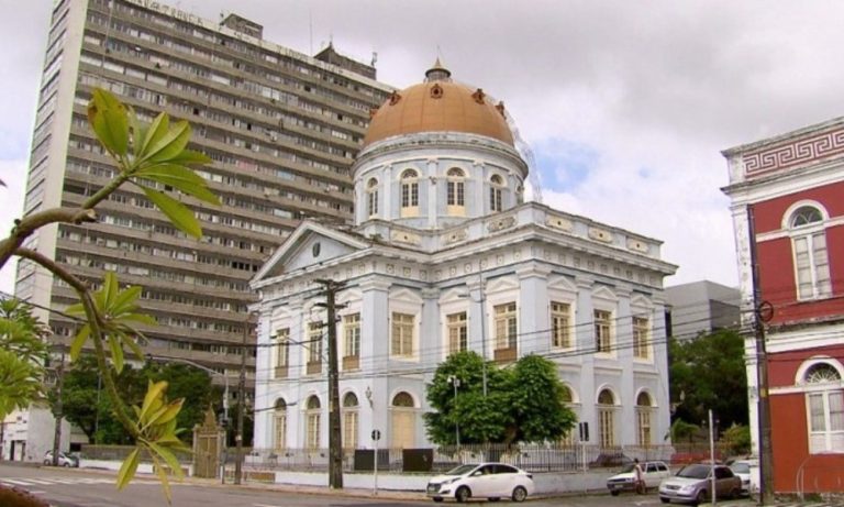 Conselheiro aposentado no Tribunal de Contas pode ser substituído pelo filho