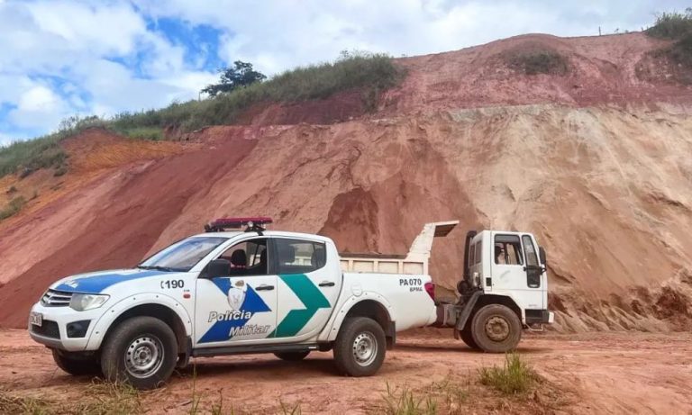 Polícia flagra extração irregular de argila na Região do Caparaó