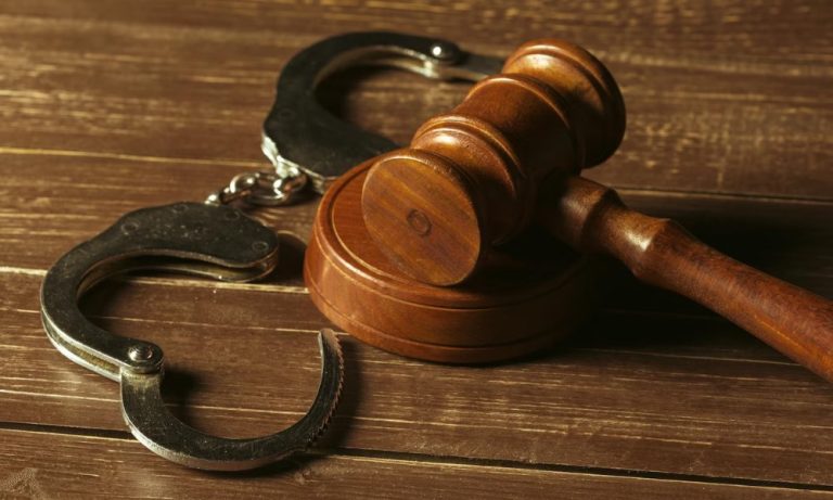 Homem é condenado a mais de mil anos de prisão por estupro de enteada em SC