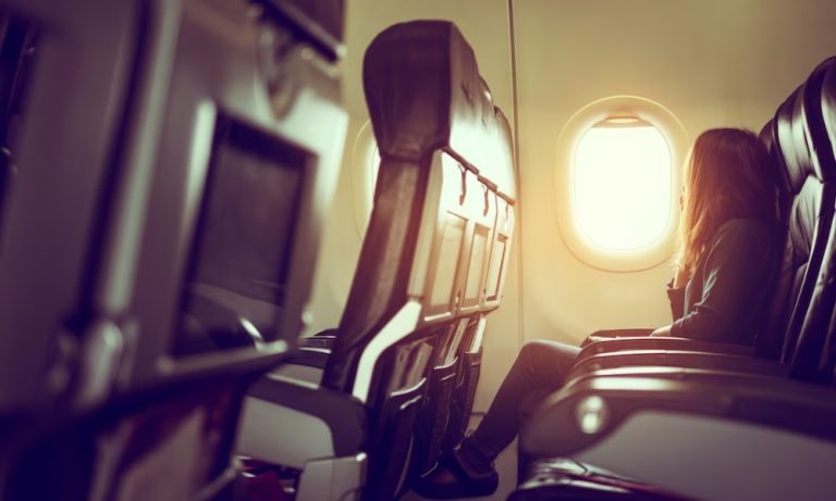 Mulher que ia para Flórida embarca em avião errado e vai parar na Jamaica