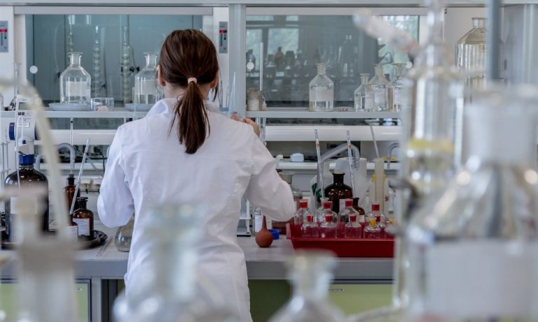 Anvisa aprova novos remédios para tratar doenças de bebês e de idosos
