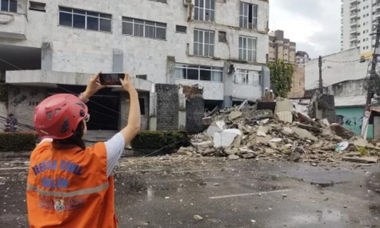 Moradores deixam prédio no PA após desabamento de 13 varandas