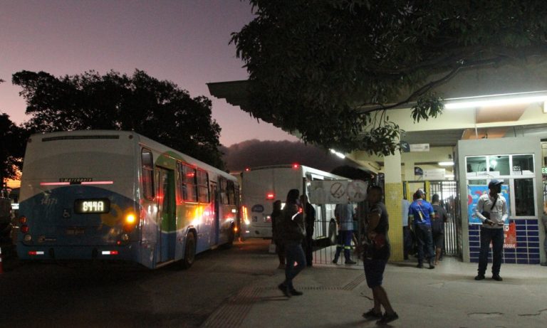 Ambulantes vão ter de sair de terminais da Grande Vitória