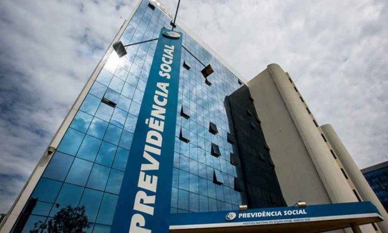 Aposentado vai ter cartão do INSS para descontos em shows e viagem